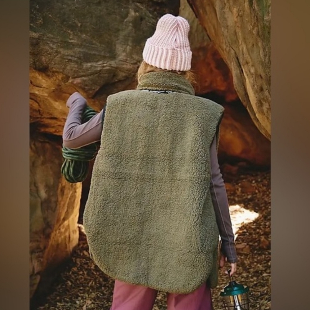 Free People Movement Venture On Vest Reversible Puffer Sherpa Green Black - Picture 9 of 16